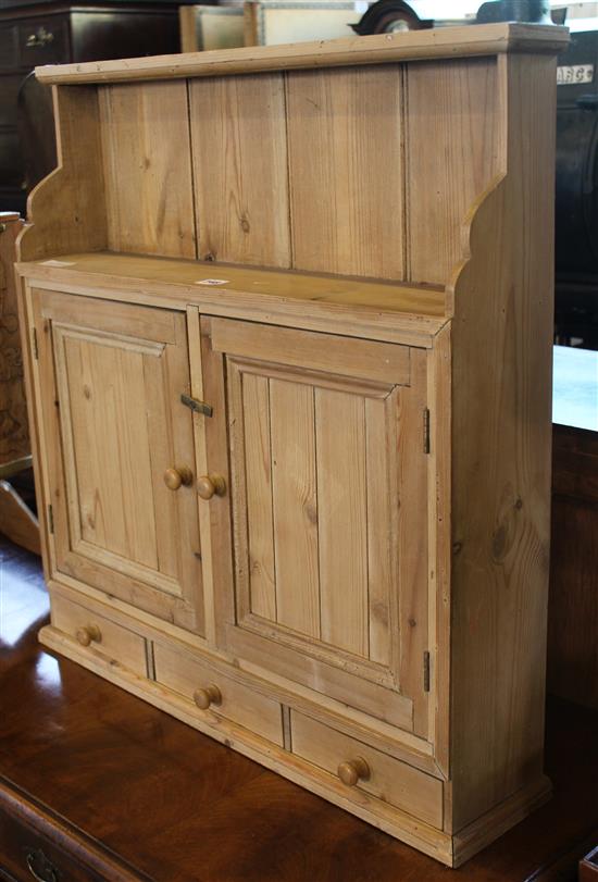 Pine 2-door wall cabinet